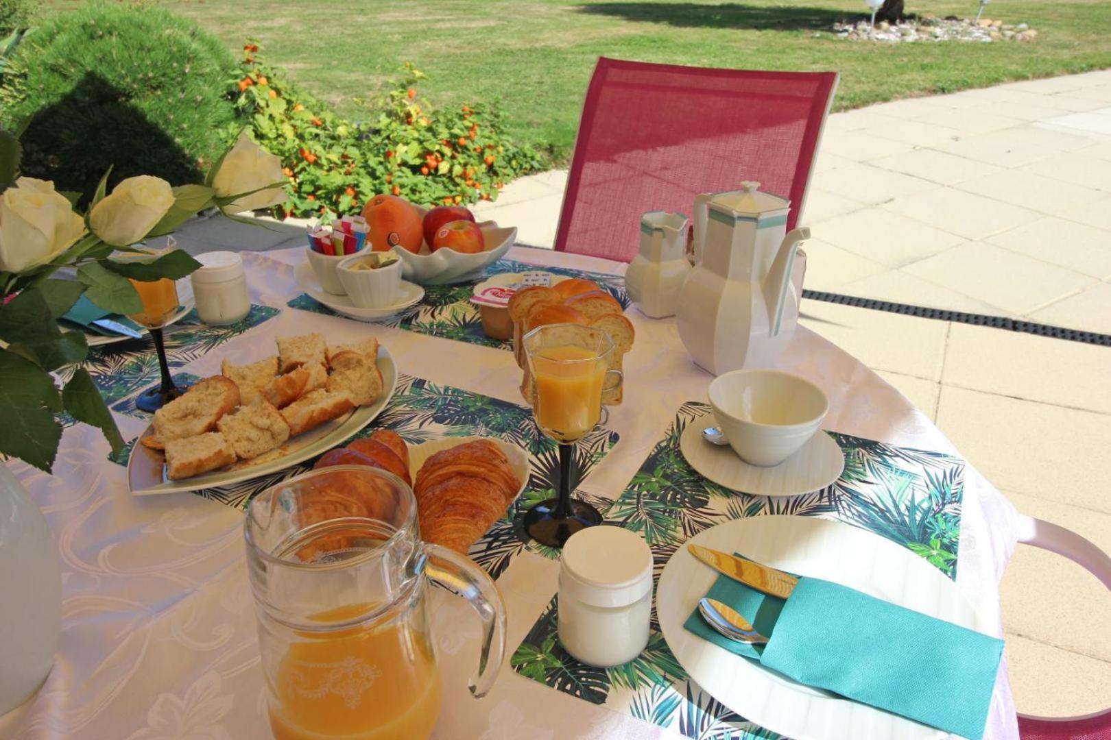 Les Carpes A Limoges Bed and Breakfast Buitenkant foto
