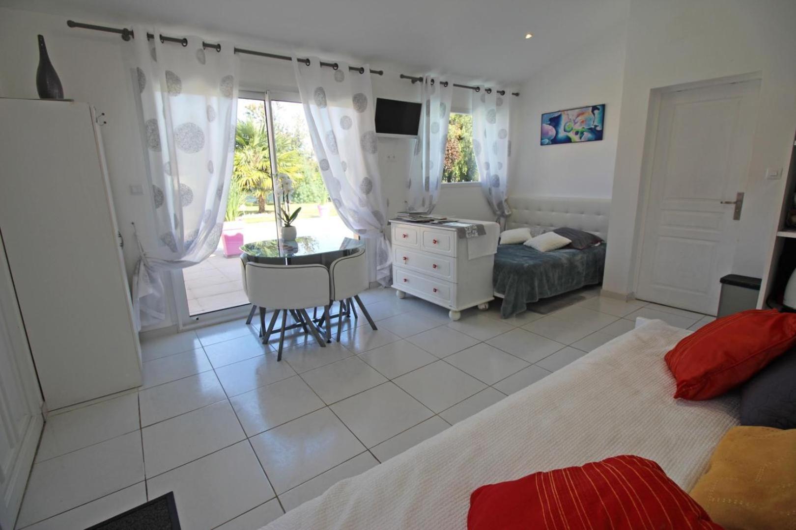 Les Carpes A Limoges Bed and Breakfast Buitenkant foto